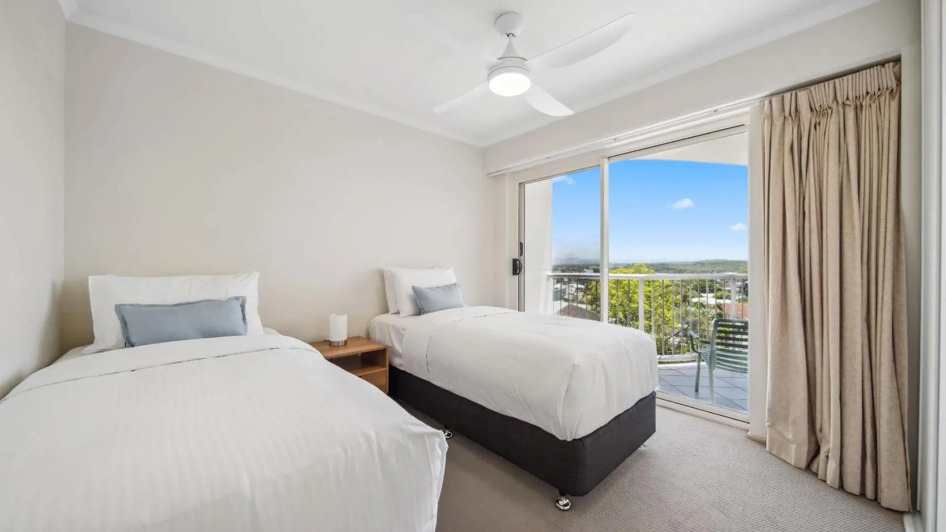 Windsong Caloundra Sunsets Sea Breezes And Style Apartment 0*,  Australia