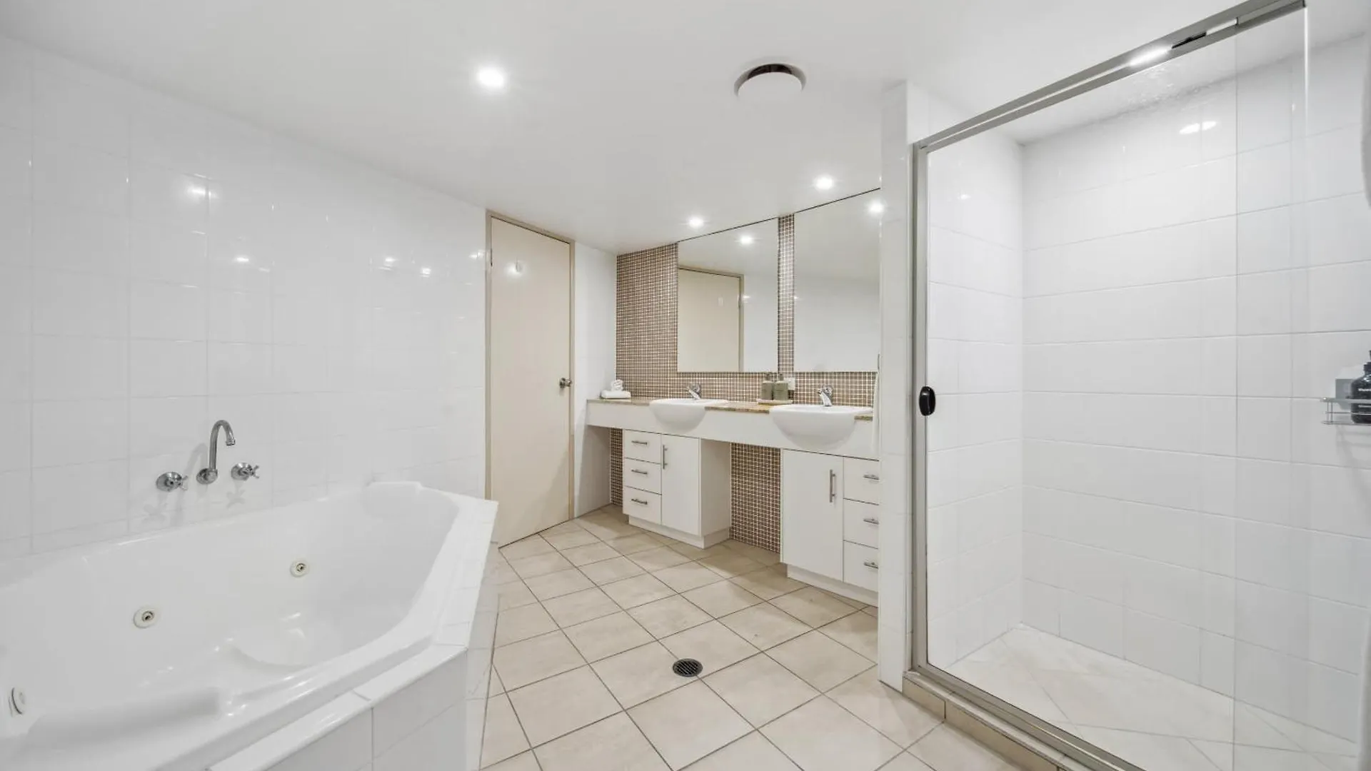 Windsong Caloundra Sunsets Sea Breezes And Style Apartment 0*,  Australia