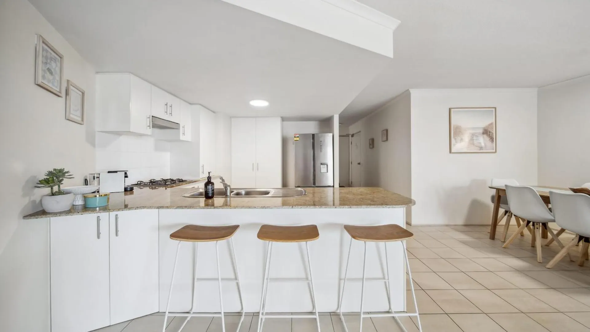 Windsong Caloundra Sunsets Sea Breezes And Style Apartment