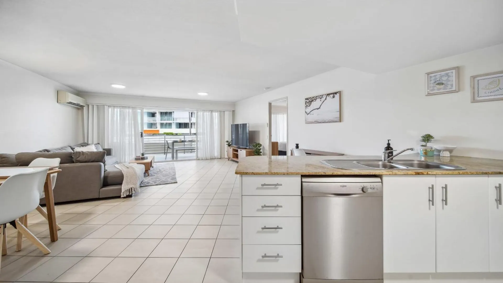 Windsong Caloundra Sunsets Sea Breezes And Style Apartment Australia